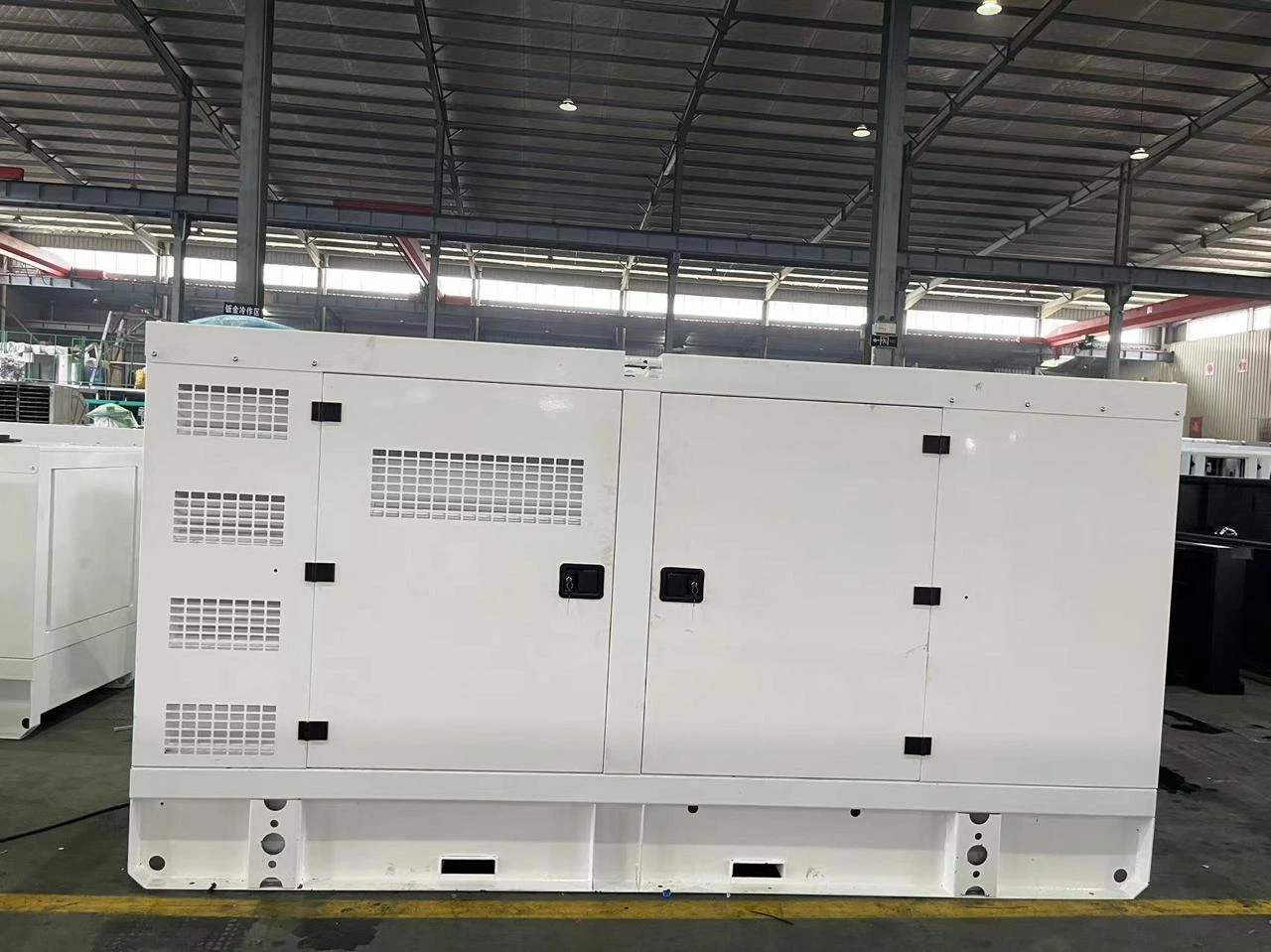 200 KVA / 160 KW Cummins Series Canopy Type Diesel Generator